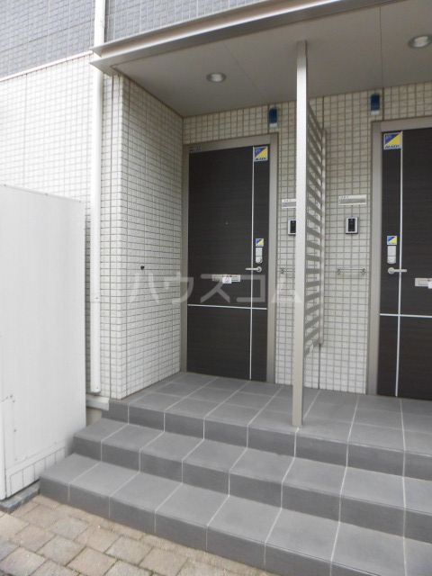 28/30 エントランス