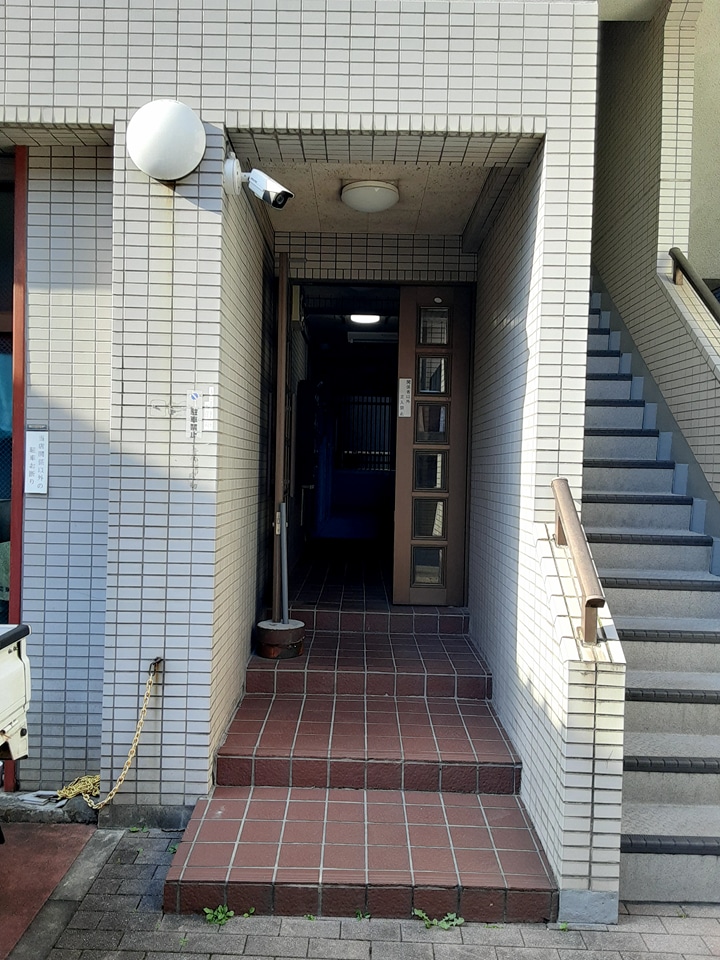 25/30 エントランス