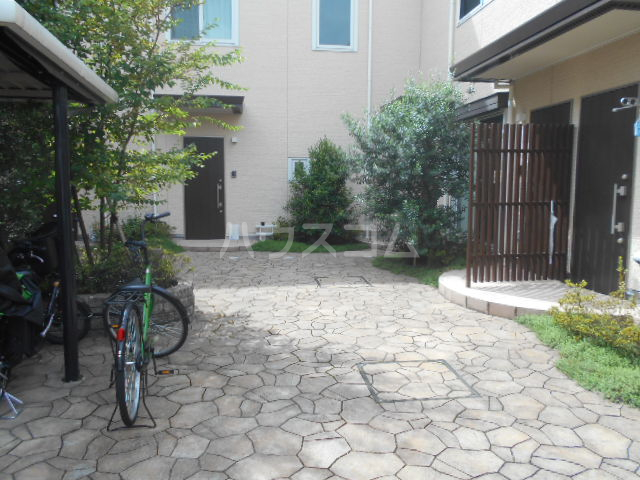 2/3 エントランス