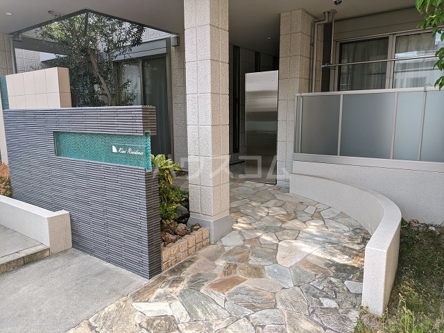 26/30 エントランス