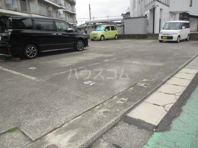 20/28 駐車場