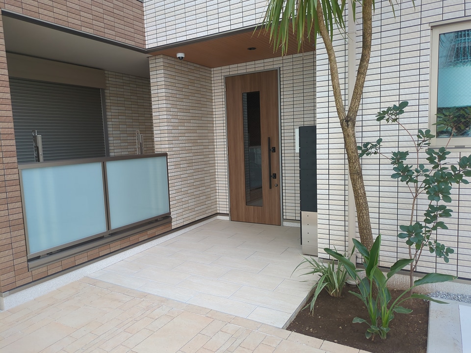 18/28 エントランス