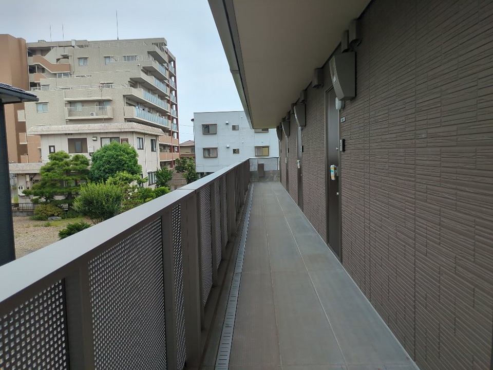 27/30 エントランス