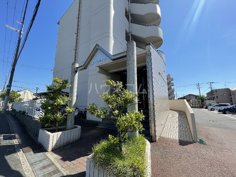 18/26 エントランス