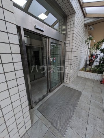 27/30 エントランス