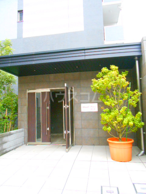 28/30 エントランス