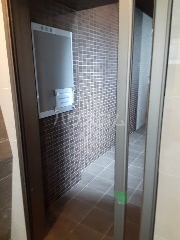 25/29 エントランス