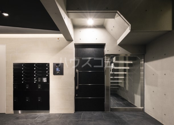 18/28 エントランス