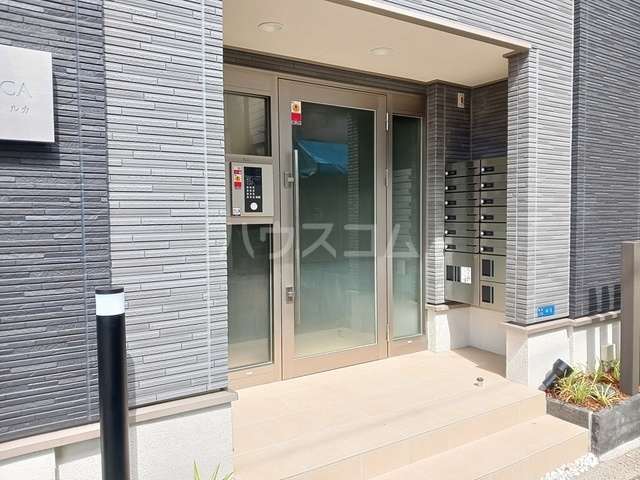 13/19 エントランス