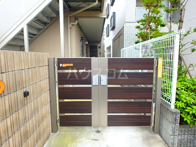 28/30 エントランス