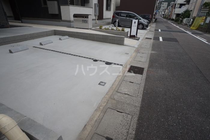 24/26 駐車場