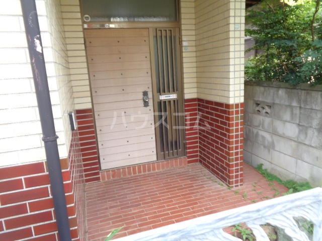 21/22 エントランス