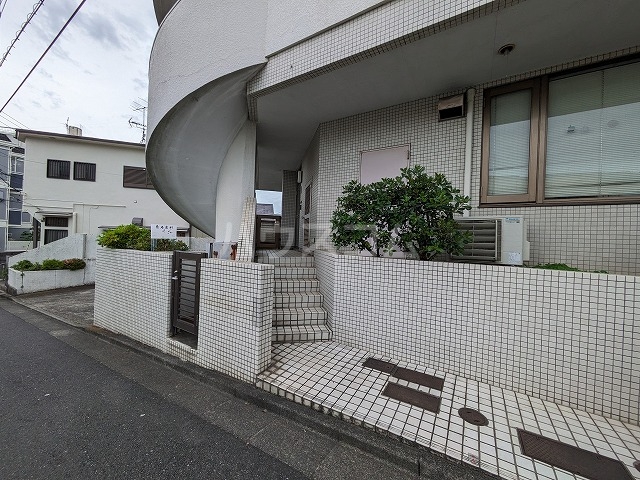 23/24 エントランス