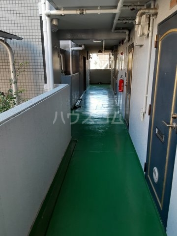 21/30 エントランス