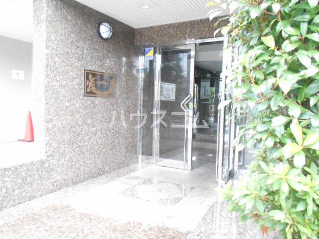 24/30 エントランス