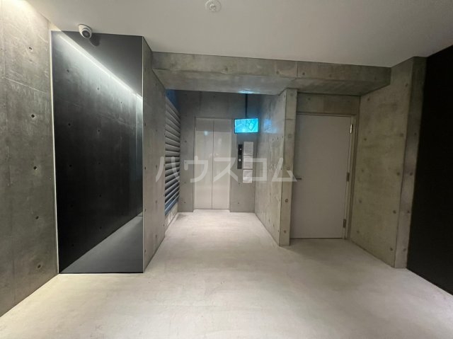 24/30 エントランス