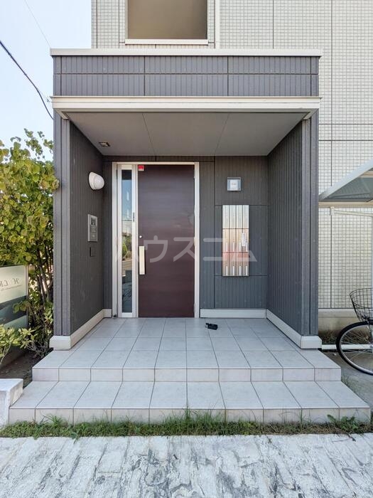 24/30 エントランス