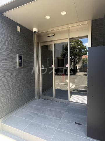 28/30 エントランス