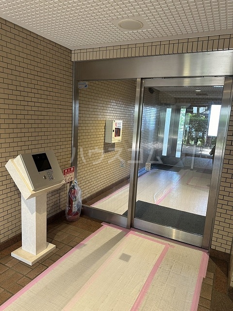 25/30 エントランス