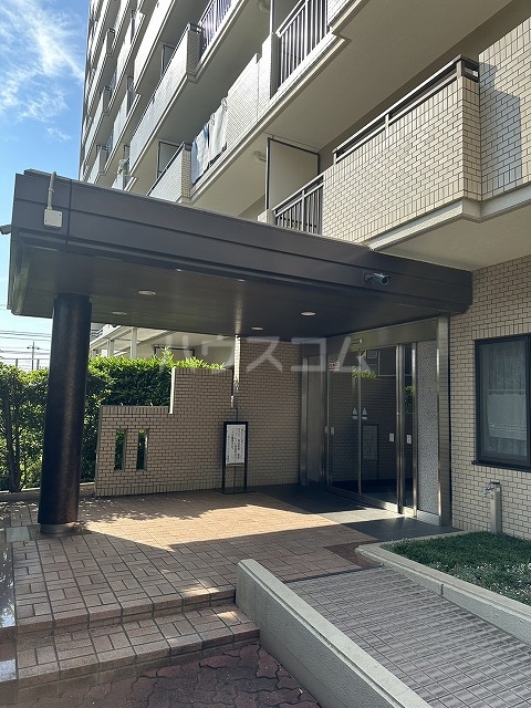 26/30 エントランス