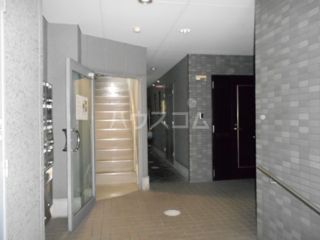 18/28 エントランス