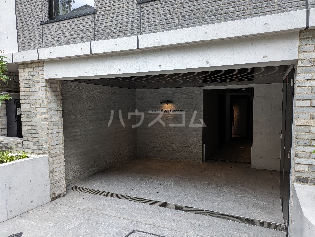 28/30 エントランス