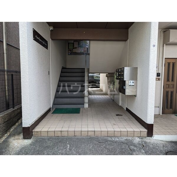 17/25 エントランス