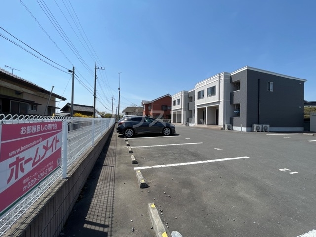 23/28 駐車場