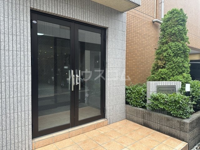 28/30 エントランス