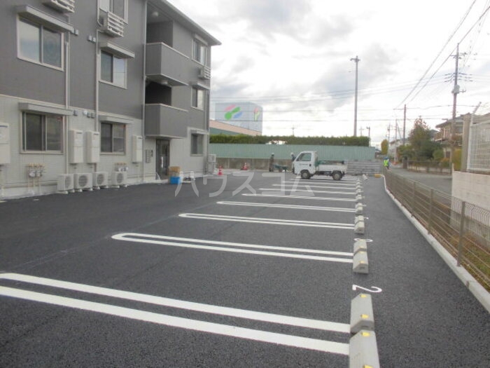 20/29 駐車場