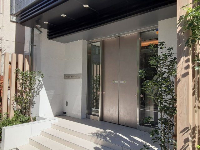 28/30 エントランス