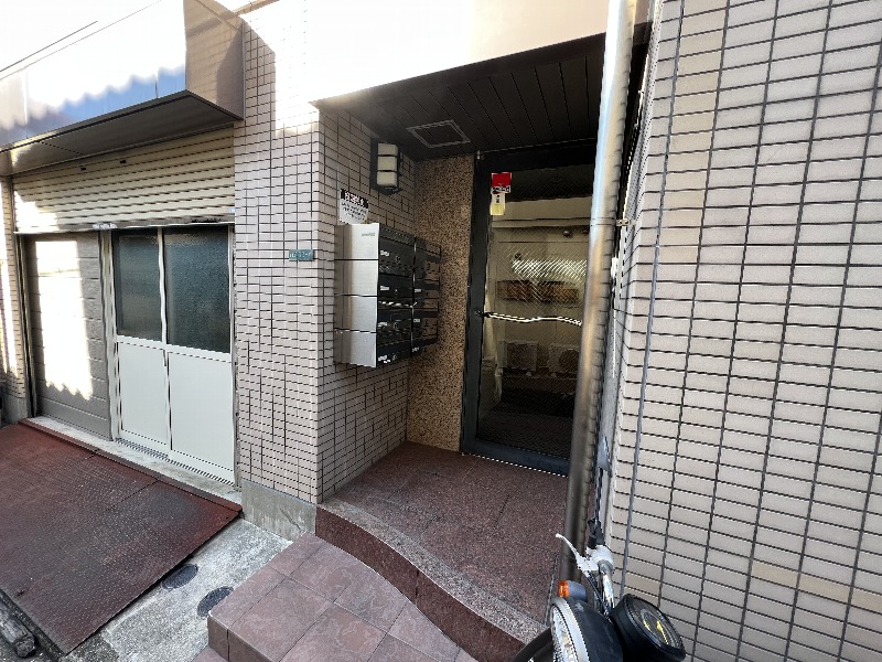 21/27 エントランス