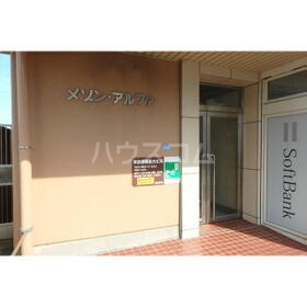 26/27 エントランス