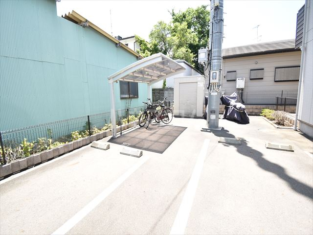 27/30 駐車場