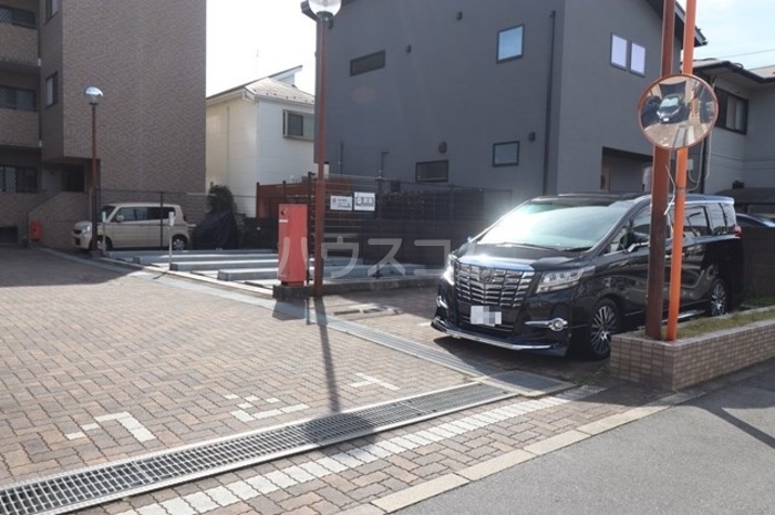 21/28 駐車場