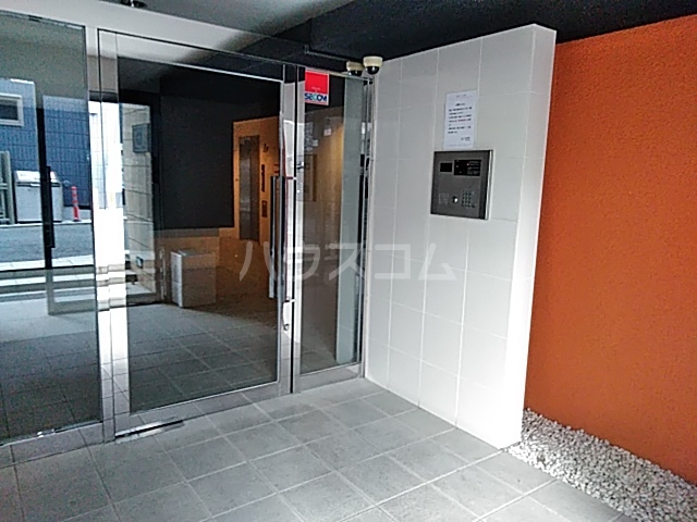 25/27 エントランス