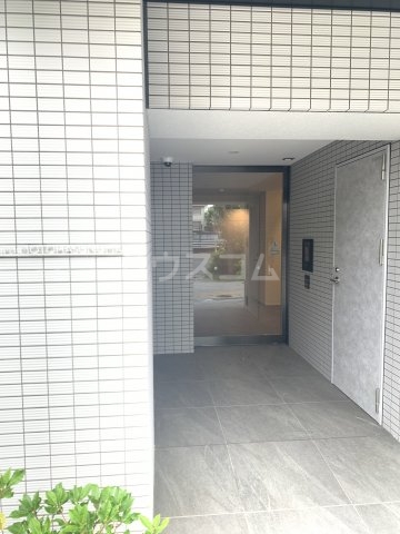 22/26 エントランス