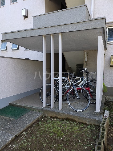 22/23 エントランス