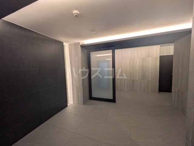 27/30 エントランス