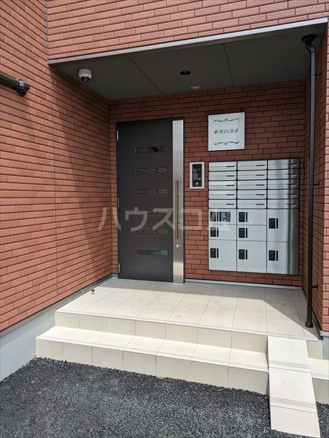 27/30 エントランス