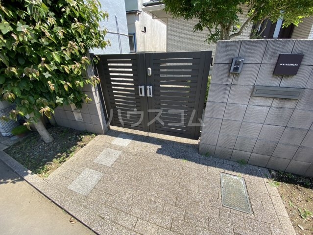 28/30 エントランス