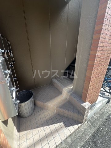 23/26 エントランス