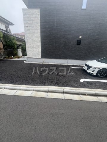 27/30 駐車場