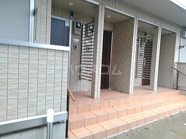 23/24 エントランス