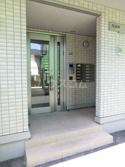 19/30 エントランス
