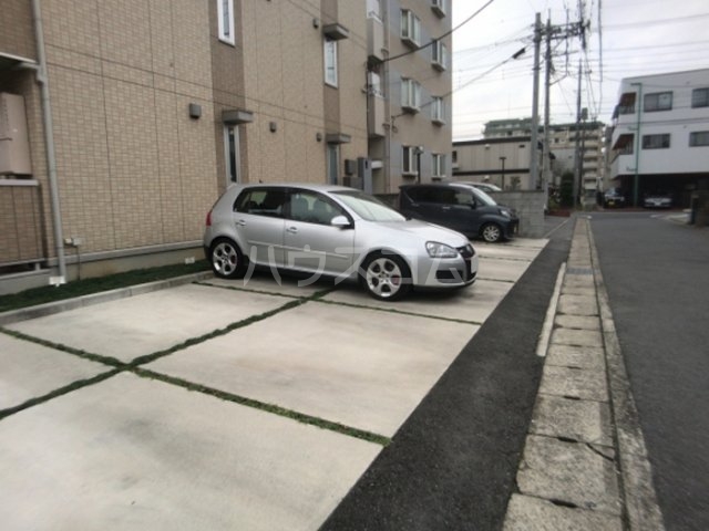 23/30 駐車場