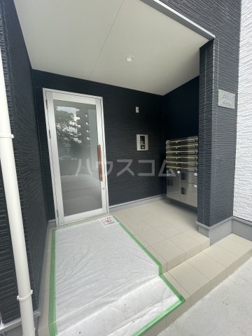 23/28 エントランス