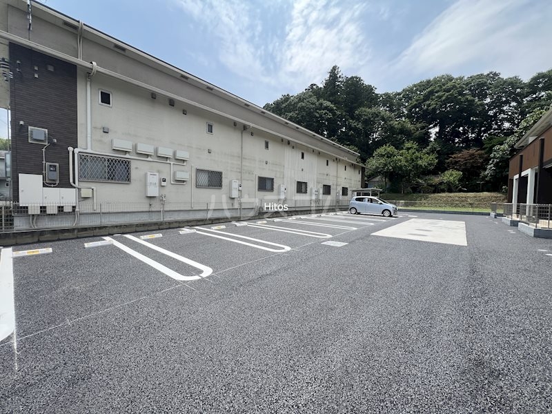 23/28 駐車場