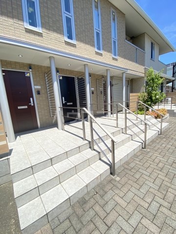 27/30 エントランス