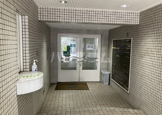 2/2 エントランス